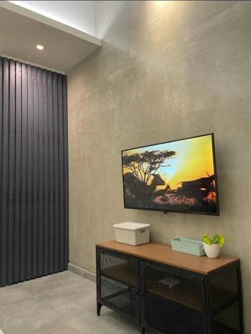 New Backlane Elegance 5pax Near Jonker 800m