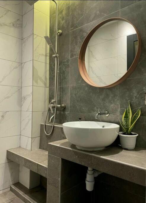 New Backlane Elegance 5pax Near Jonker 800m Rumah percutian